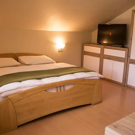 Am Huegel Aparthotel 3*