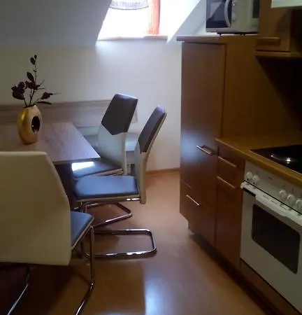 Am Hügel 3*